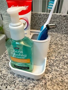 Toothbrush, razor 
and facial cleanser holder College Dorm Organization